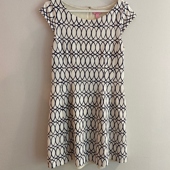 Vintage Lilly - Picture 2 of 4